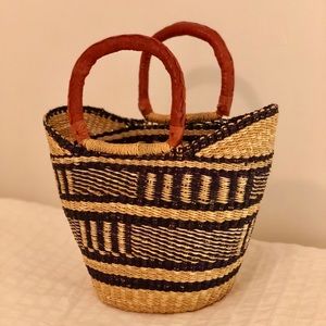 👜 Handwoven straw bag